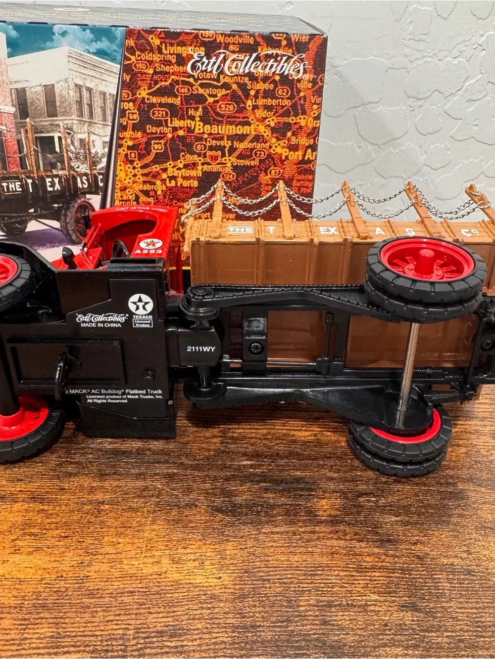 Ertl 1/32 Texaco Auto Die Cast Bank 1918 Mack AC Bulldog Flatbed Truck